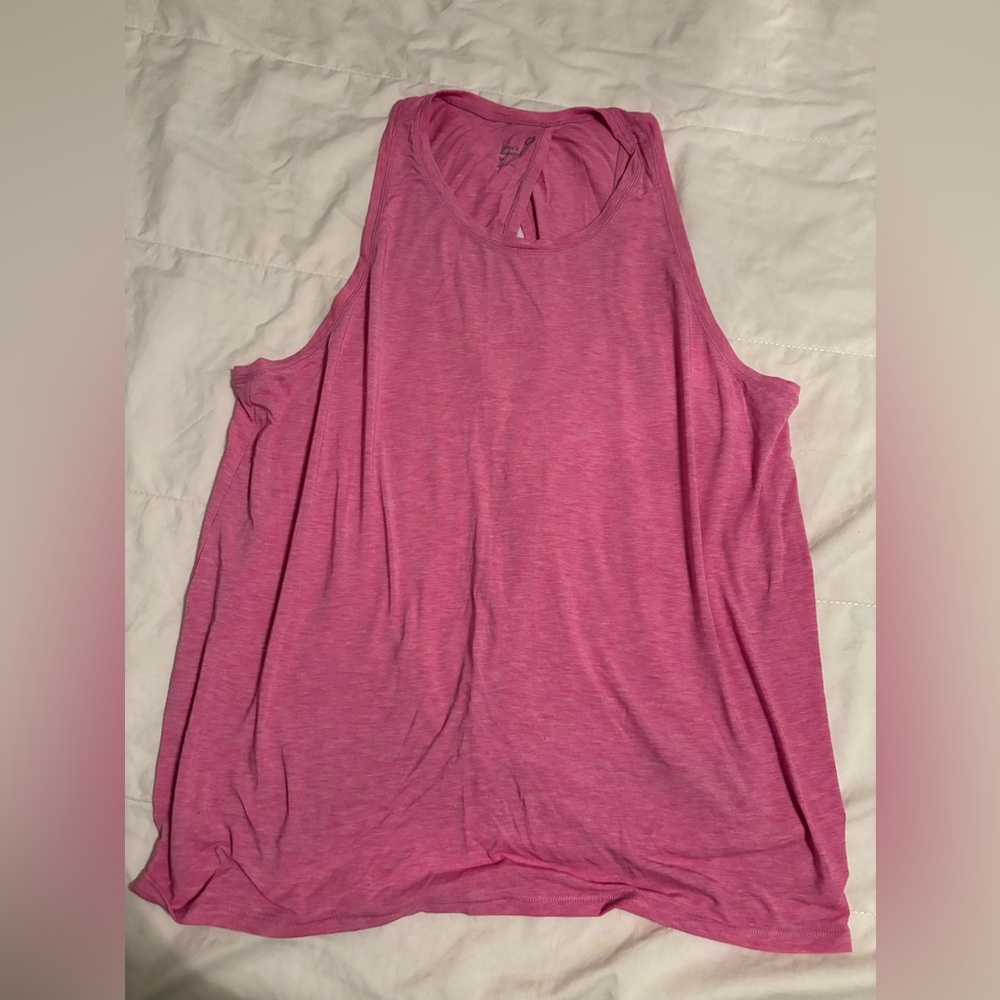 Cute GAP Shirt with Open Back